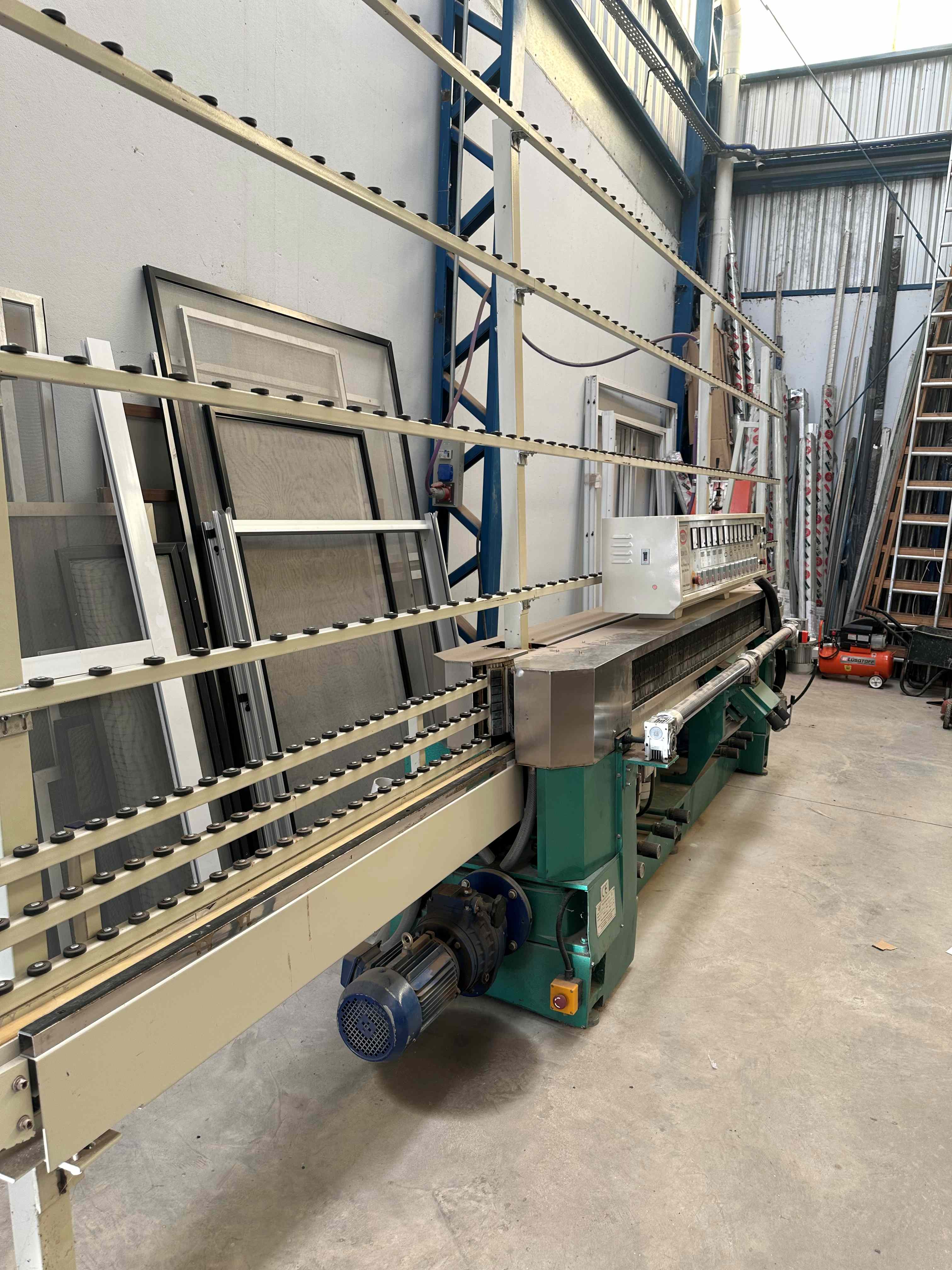 Máquina procesadora de vidrio