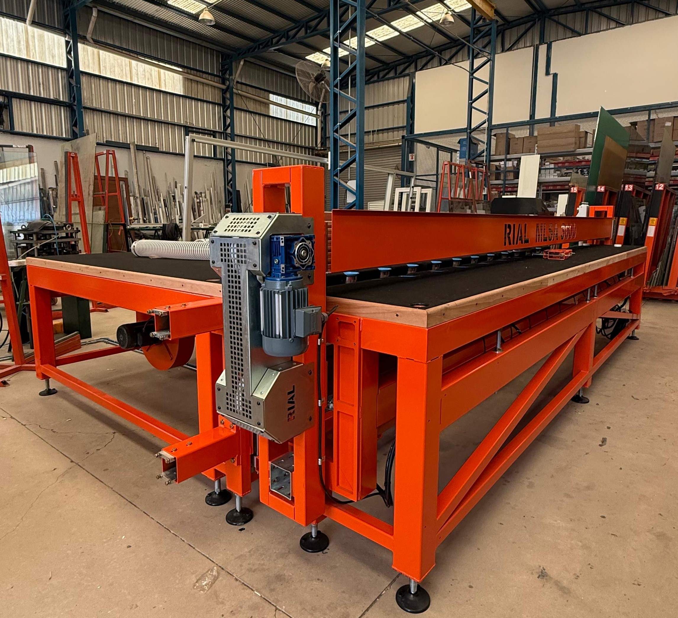 Mesa de corte de vidrio laminado