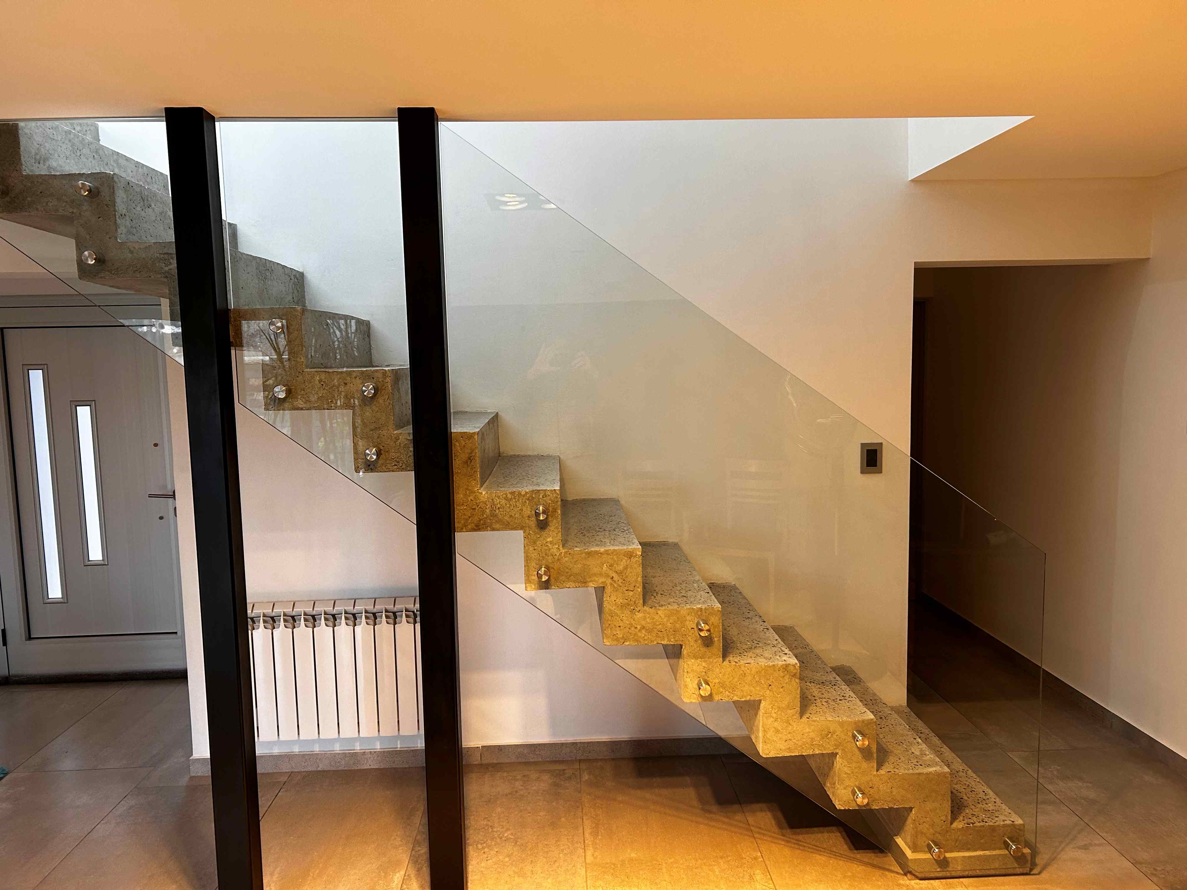 Baranda de vidrio templado en escalera interior